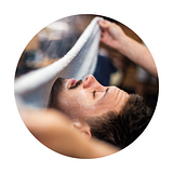 Barba com toalha quente