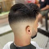 Corte degrade:máquina e tesoura 