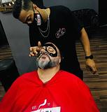 Barboterapia com máscara negra