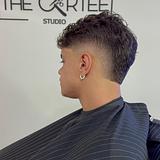 Corte + sobrancelha universitário